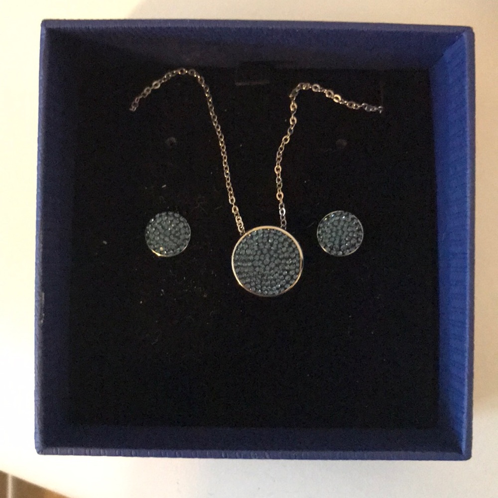 Swarovski necklace and earring set